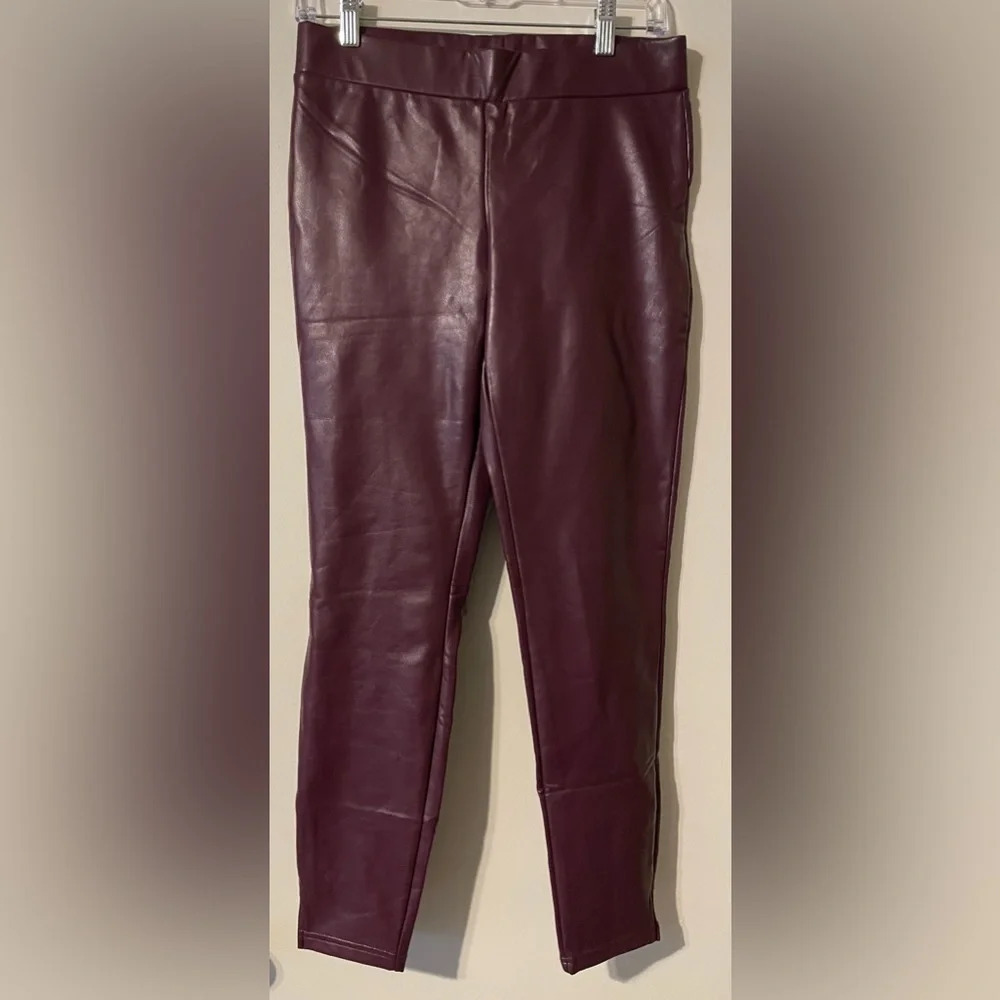 Hue Burgundy Side Slit Flat Front Leatherette Faux Leather Pull On Pant Size MD